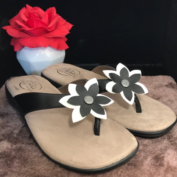 LIFE STRIDE comfy flower thong sandals size 7.5M - Picture 5 of 8